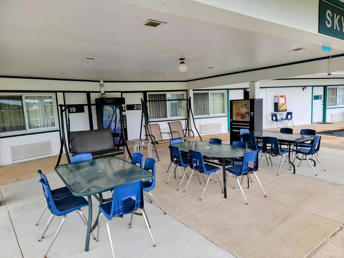 Skyview Motel - Prairie Du Sac Экстерьер фото